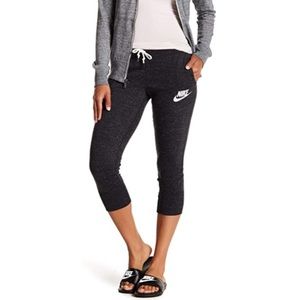 nike women's gym vintage capri sweatpants